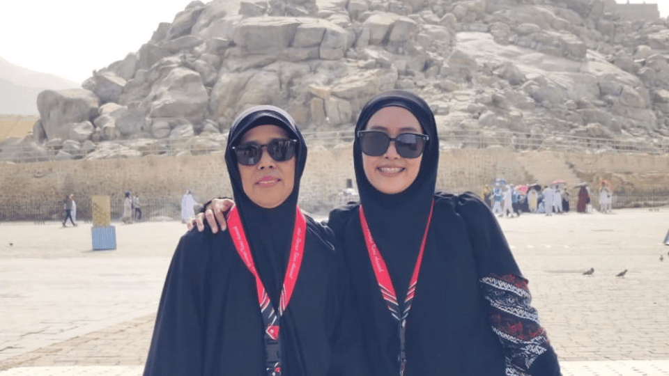 Dokumentasi Jamaah Umroh di Jabal Rahmah .png