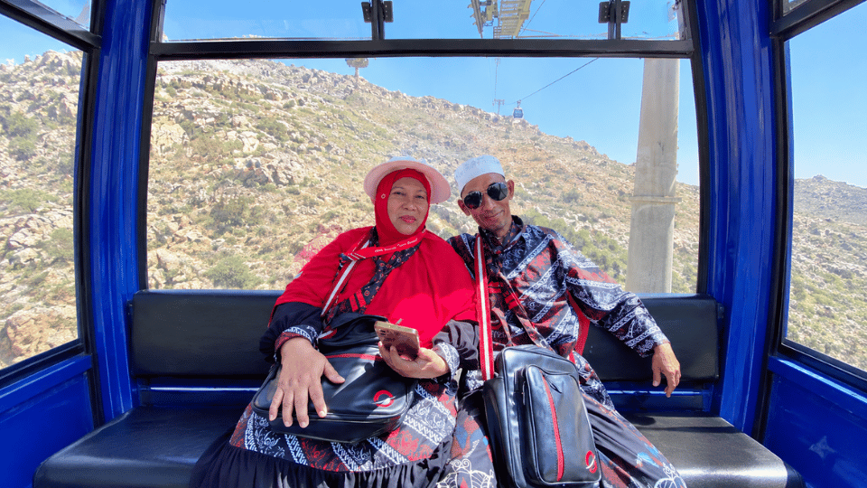 Dokumentasi Jamaah Naik Cable Car di Kota Thaif.png