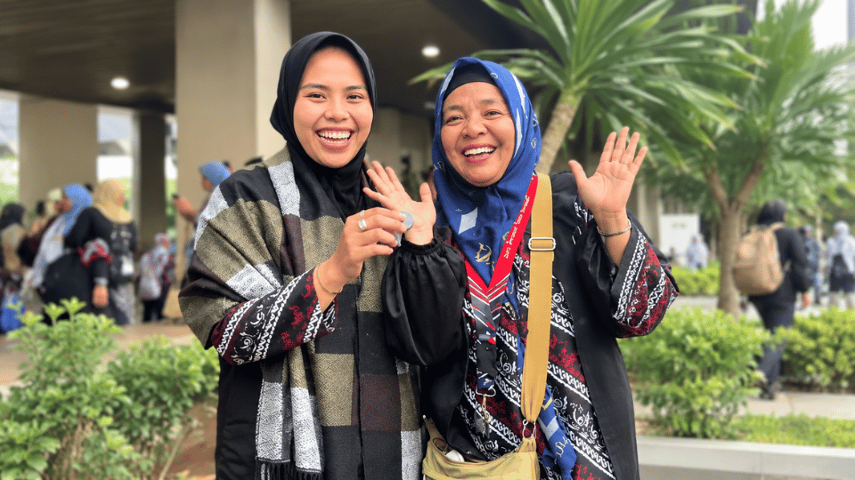 Dokumentasi Laporan dari Tour Leader (dari kanan) Ustadzah Suhartatik & Ustadzah Eva Mansur.png