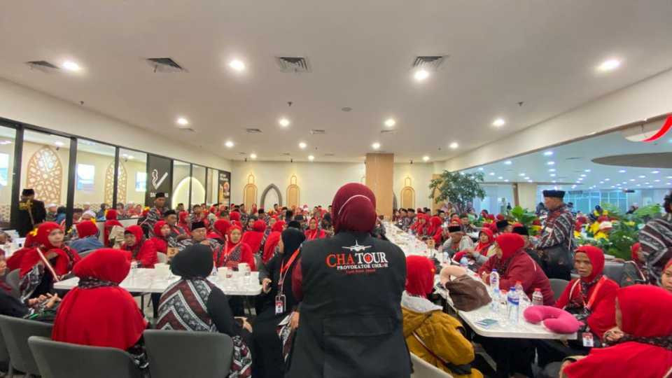 1 Pesawat! Chatour Travel Terbangkan 300+ Jamaah Umroh Menuju Tanah Suci Hari Ini
