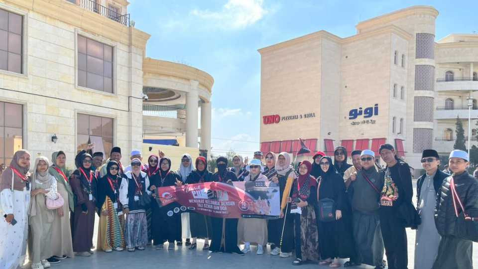 Hingga 3 Kali Berangkat, Jamaah Ini Ungkap Alasan Setia Gunakan Chatour Travel: “Kita Dibuat Full Bahagia”