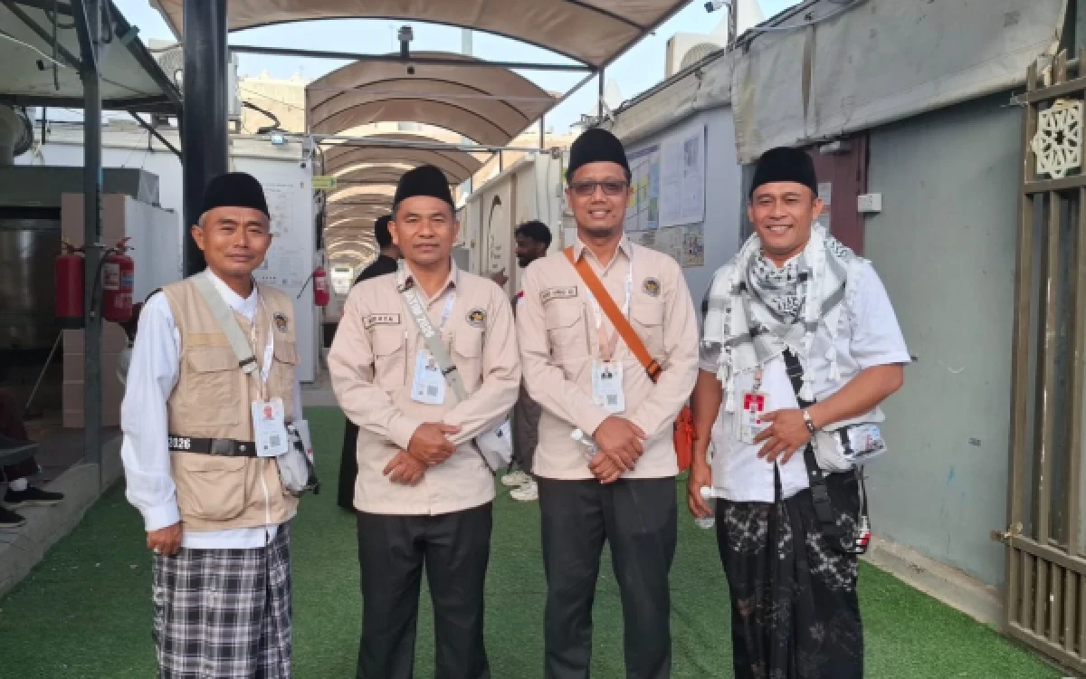 Pimpin Kloter 27 Tuban ke Arafah, Agen Chatour Travel Gus Wahid Bekali Mental Jemaah Haji 2026