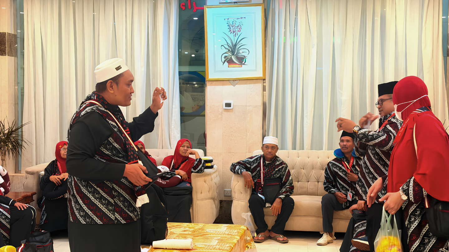Jejak Inspiratif Cak Ji: Dari Bukit Marwah hingga Setia Mengabdi Bersama Chatour Travel