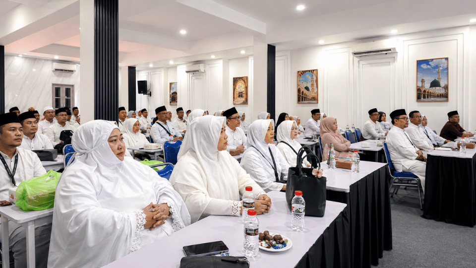 Ratusan Jamaah Penuhi Aula Chatour Center, Laksanakan Manasik "Umroh Keluarga Bahagia"