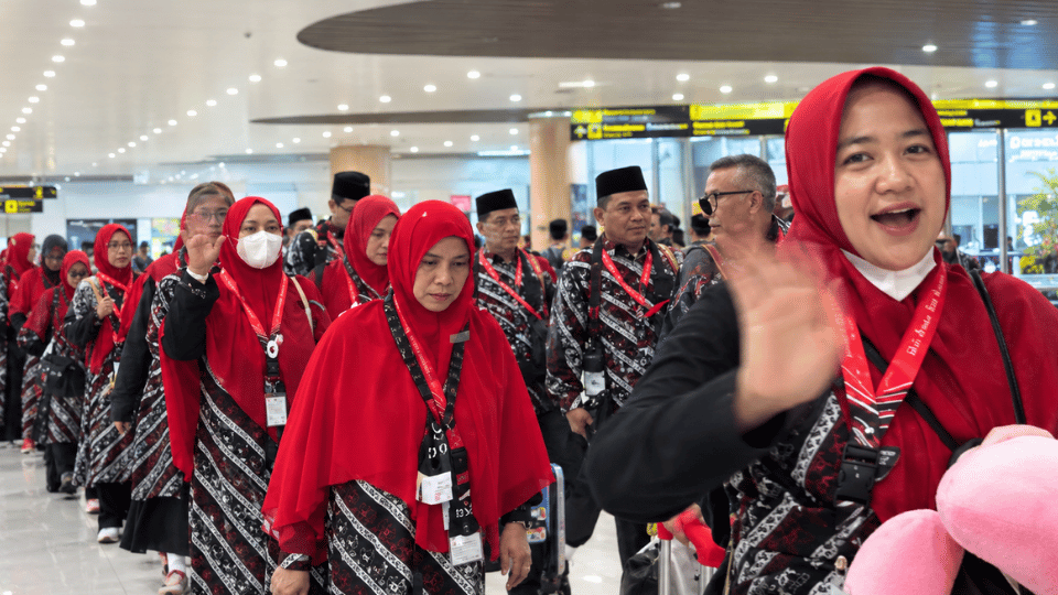 Deru Haru di Bandara: Group Program PUSAKA Chatour Travel Berangkat Menuju Baitullah