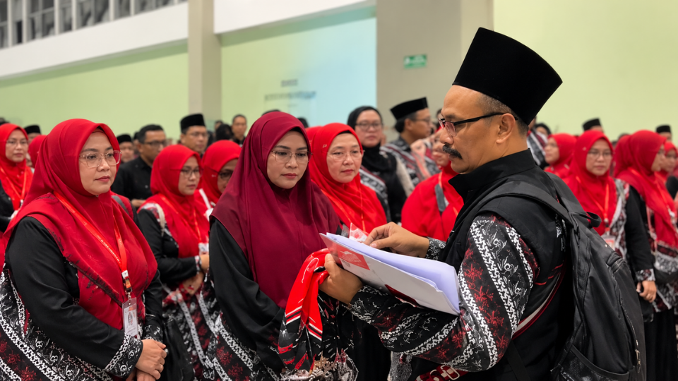 Didampingi Tour Leader BNSP, Chatour Travel Lepas Keberangkatan Jamaah Umroh di Bandara Juanda