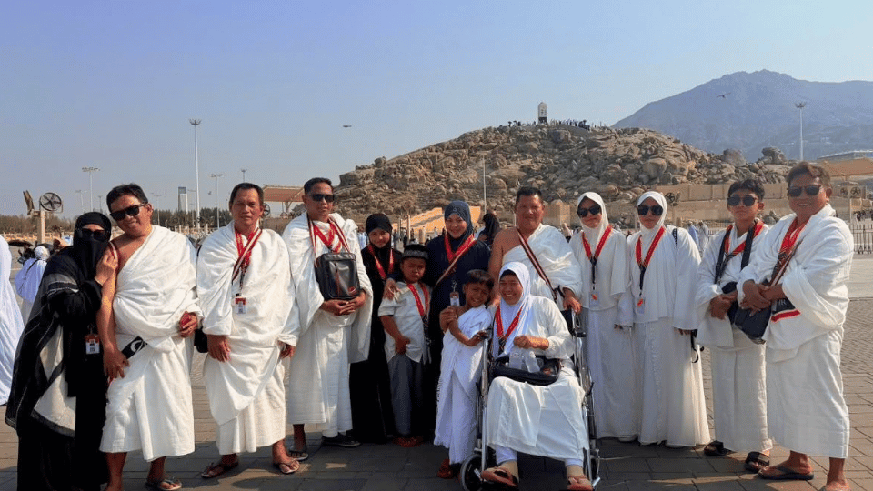 Layanan Private Eksklusif Satu Keluarga, Chatour Travel Dampingi Jamaah Umroh Private 16 Hari
