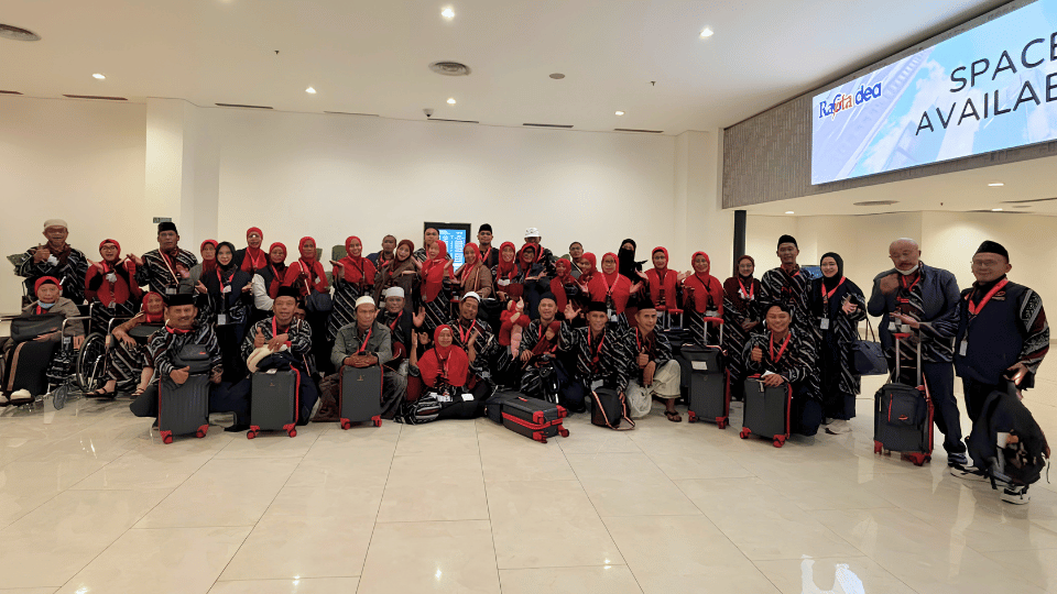 Momen Keberangkatan 08 Oktober 2026: Pelepasan dan Pengawasan Keberangkatan Umroh Chatour Travel di Terminal 2F Soetta