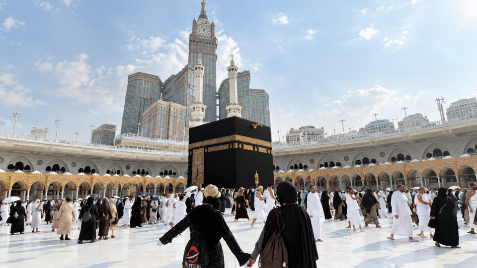 Tanpa Lelah Usai Penerbangan Panjang, Jamaah Chatour Travel Antusias Tuntaskan Umroh Wajib