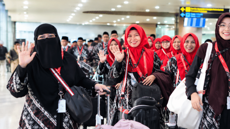 RESMI BERANGKAT! Rute Surabaya-Jeddah Aman Terkendali, 31 Jamaah Umroh Chatour Travel Sukses Lepas Landas Menuju Tanah Suci