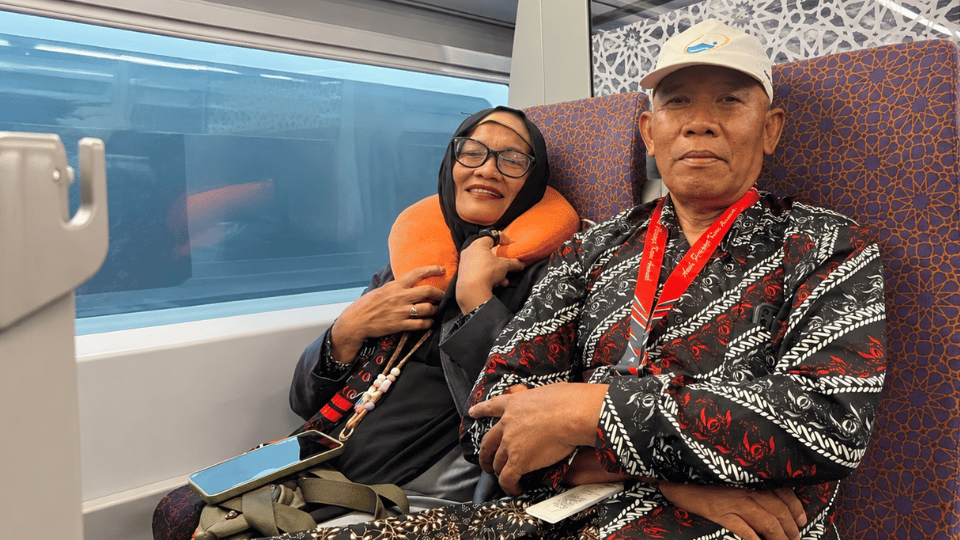 Pangkas Waktu Perjalanan, Jamaah Umroh Chatour Travel Puji Kenyamanan Kereta Cepat Makkah-Madinah