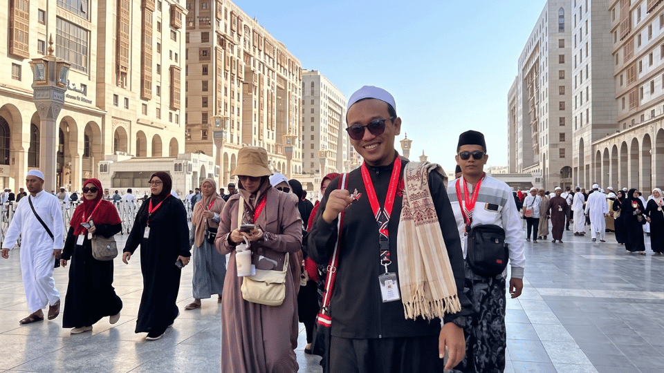 Ingatkan Qiyamullail di Masjid Nabawi, Tour Leader Chatour Travel Edukasi Jamaah Soal Perbedaan Dua Azan Subuh