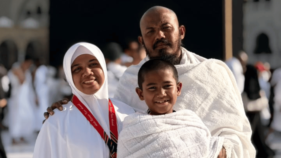 “ Mana yang Didahulukan Ketika Adzan Berkumandang di Tengah Thawaf? ”