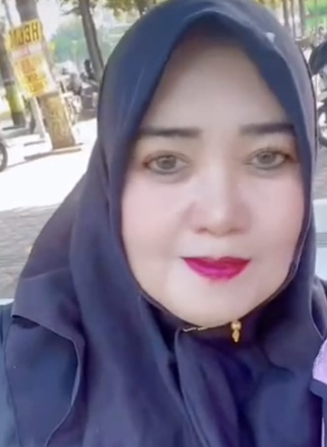 ROOSANA HAYATI
